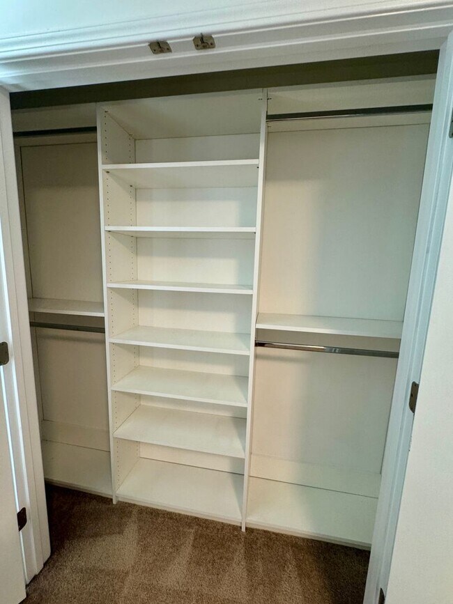 Building Photo - **Move-In Special of $500 off the first full months rent**