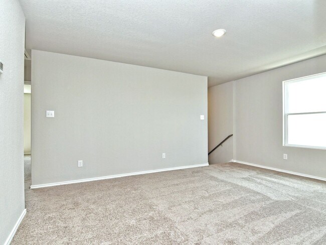 Building Photo - 1950 SF Home in San Antonio - 4 BR /2 BA - WATERWHEEL!!!