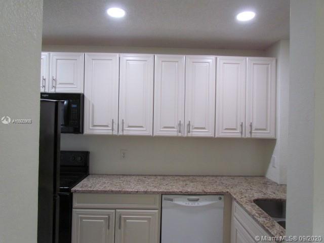 Building Photo - 2630 Riverside Dr