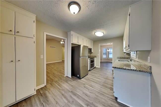 Building Photo - 647 Sunshine Trce NW