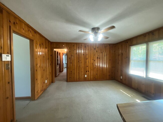 Building Photo - 2039 Ironwood Dr