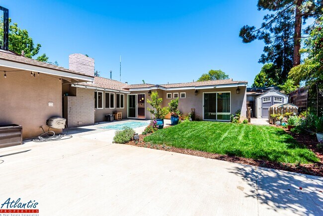 Building Photo - Beautiful Home | Premium Finishes | Desira...