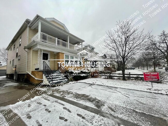 Building Photo - 418 Colvin Ave