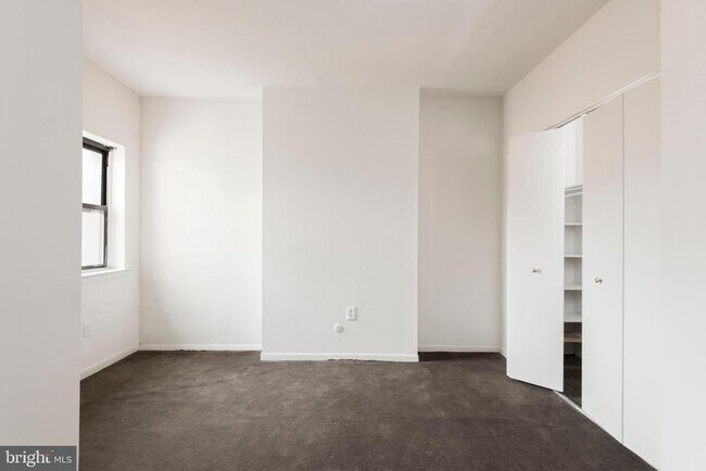 Building Photo - 2031 South St