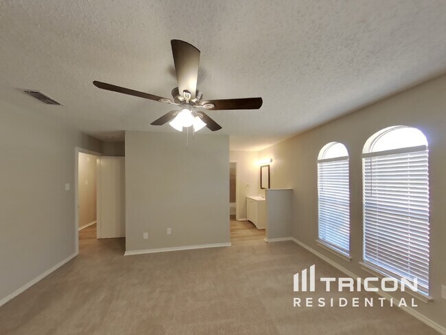 Building Photo - 2312 Vineyard Dr