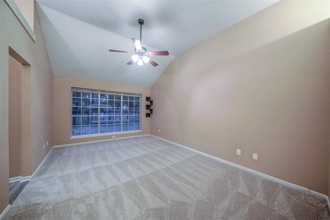Building Photo - 143 W Village Knoll Cir