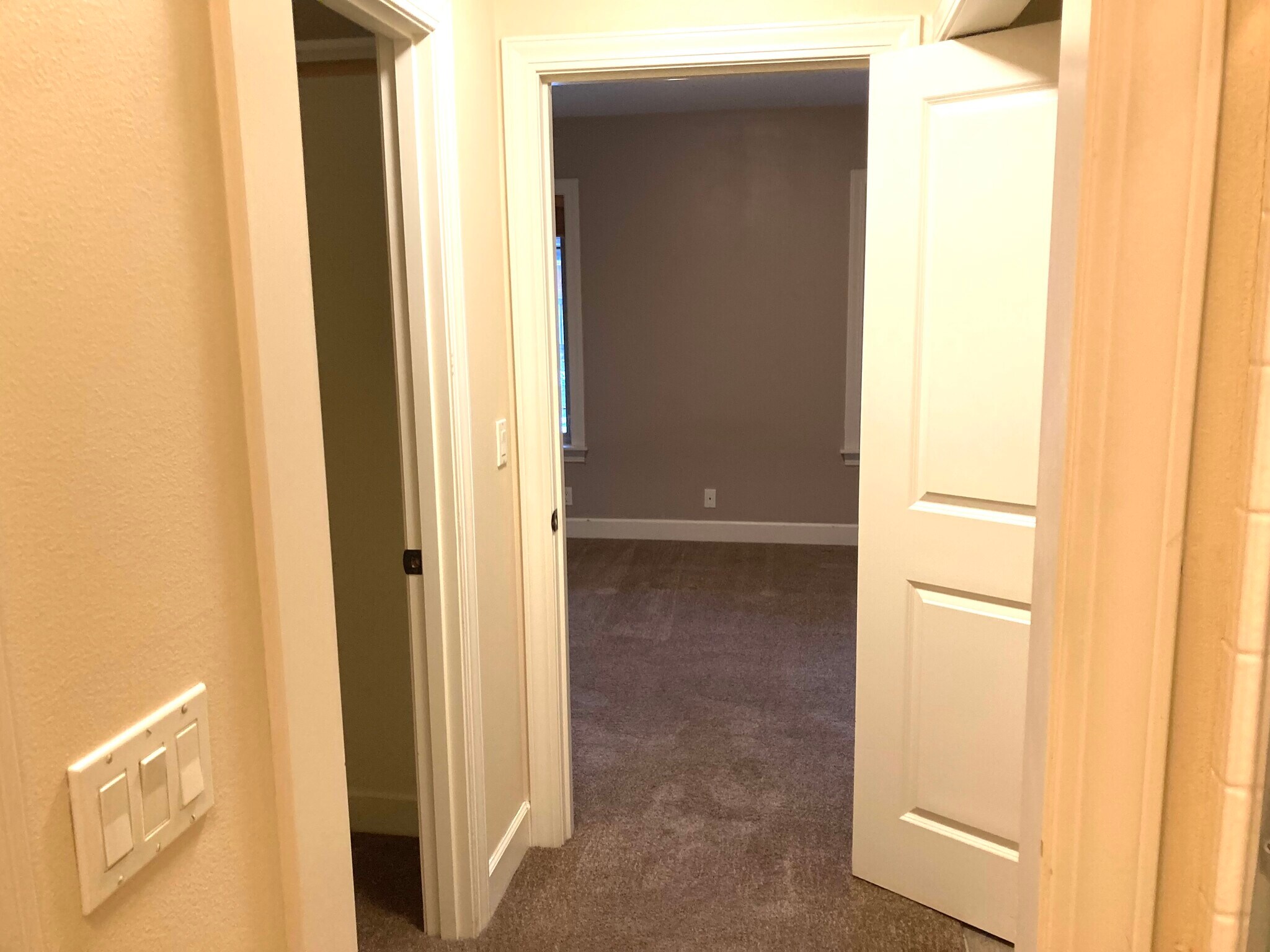 Closet - 2473 NW Awbrey Rd