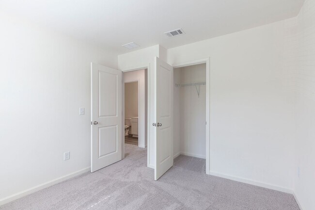 Building Photo - 3529 Cardinal Dr
