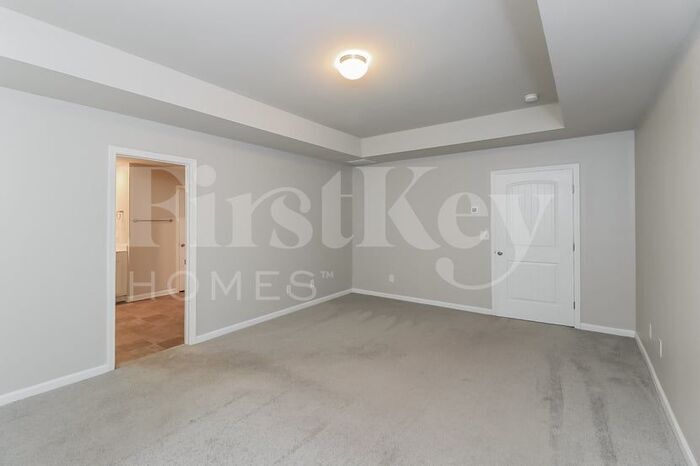 Building Photo - 305 Pinewood Dr