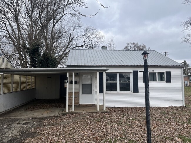 Primary Photo - 2424 Van Buren Ave