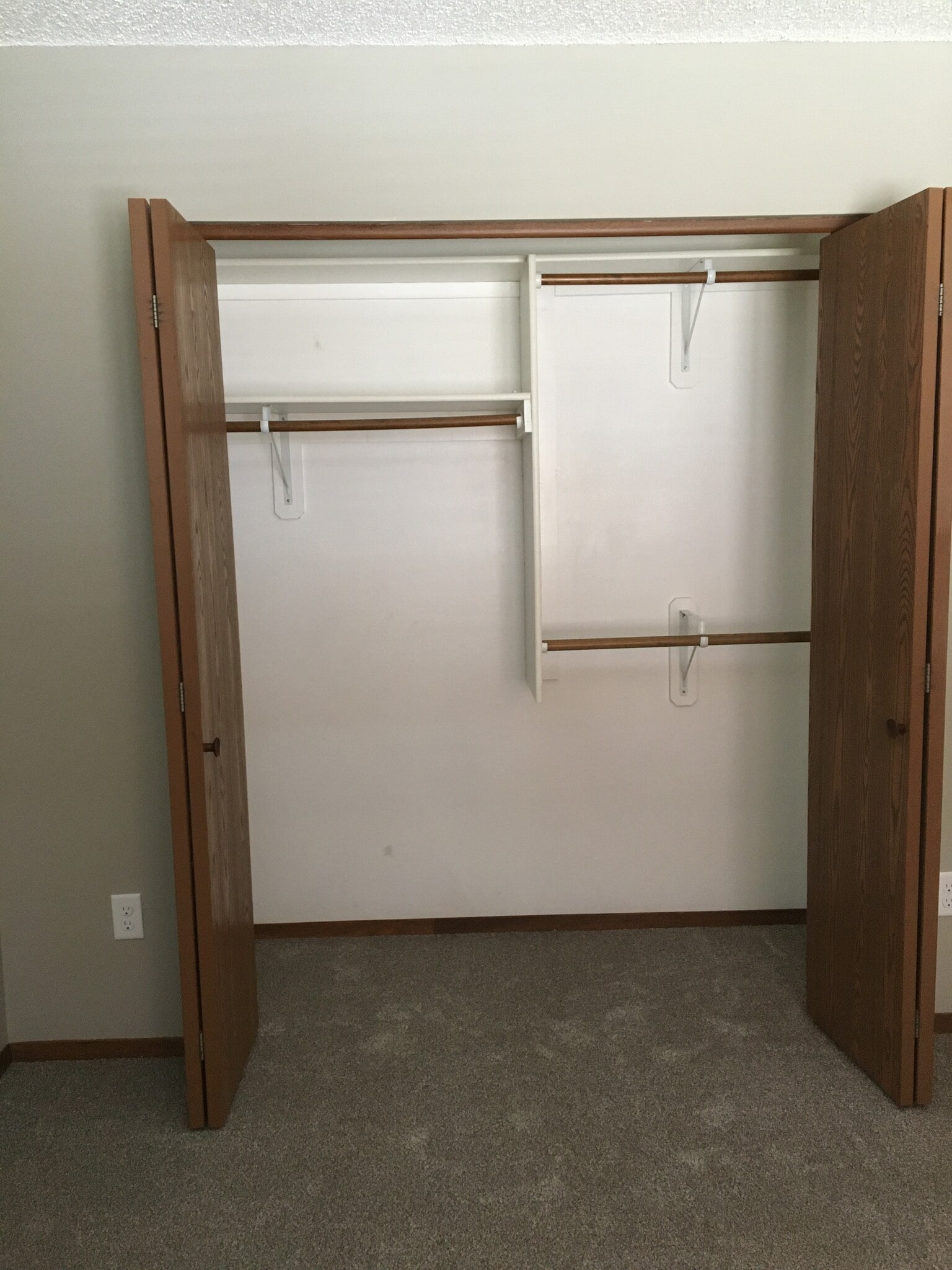 Building Photo - 1843 Hollywood Ct