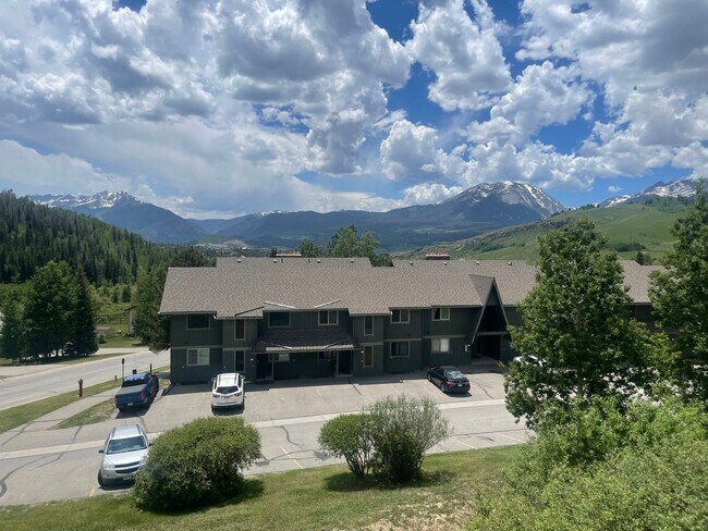 Building Photo - Move in special! Washer dryer in unit! Amazing views! Updated! Pets negotiable!