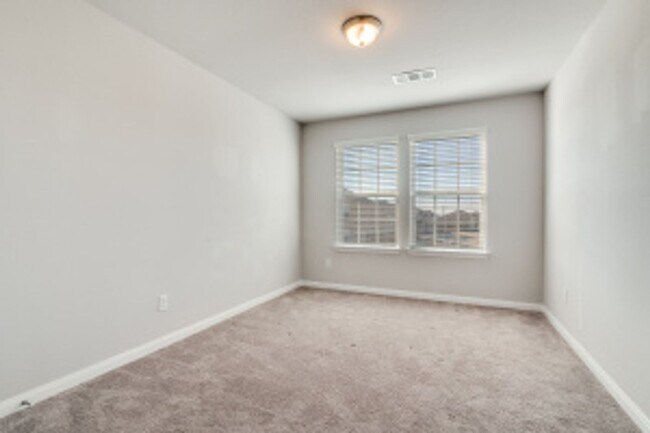 Building Photo - Beautiful 4/2.5 in Forney - like new!