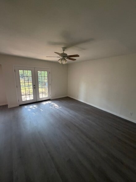 Living Room - 3408 Sydney St