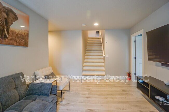 Building Photo - 2511 NE 59th St