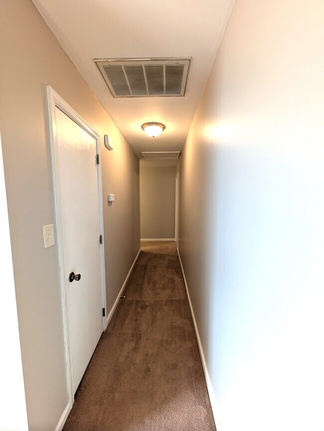 Building Photo - 229 Telford Dr