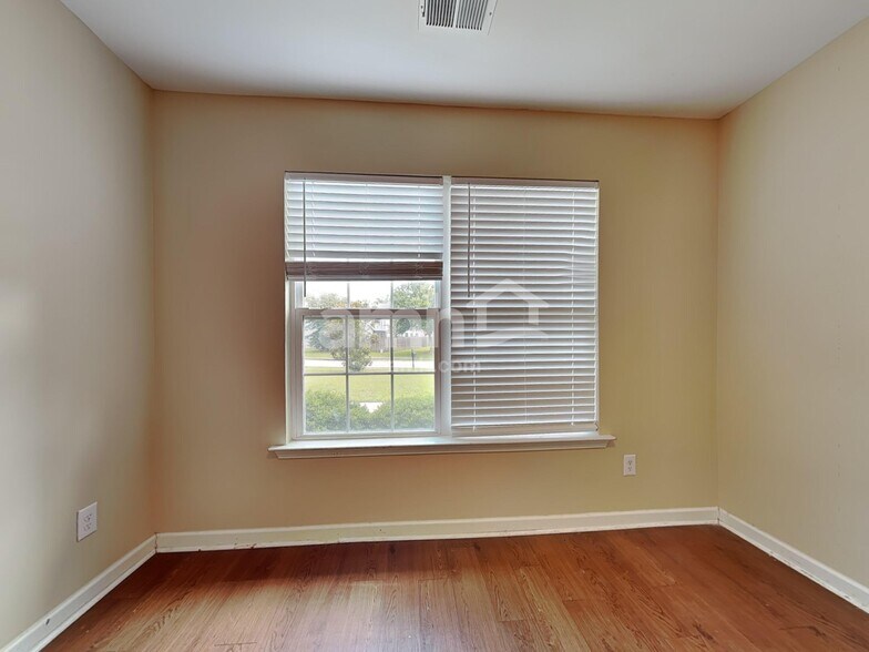 Building Photo - 42 Sand Valley Ct