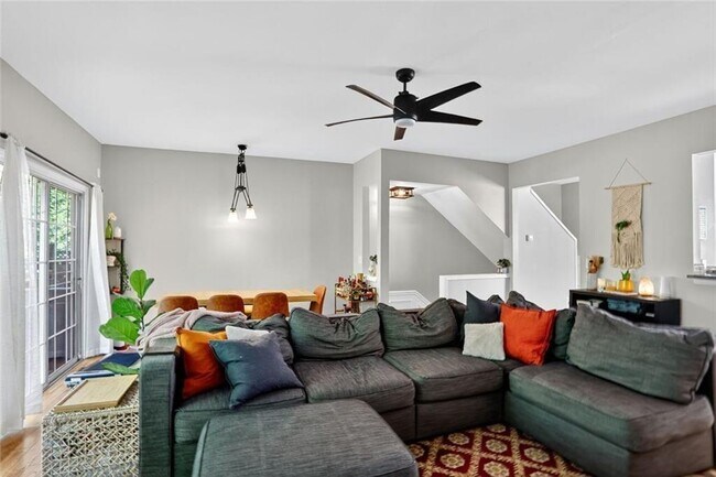 Building Photo - 2331 Towneheights Terrace SE