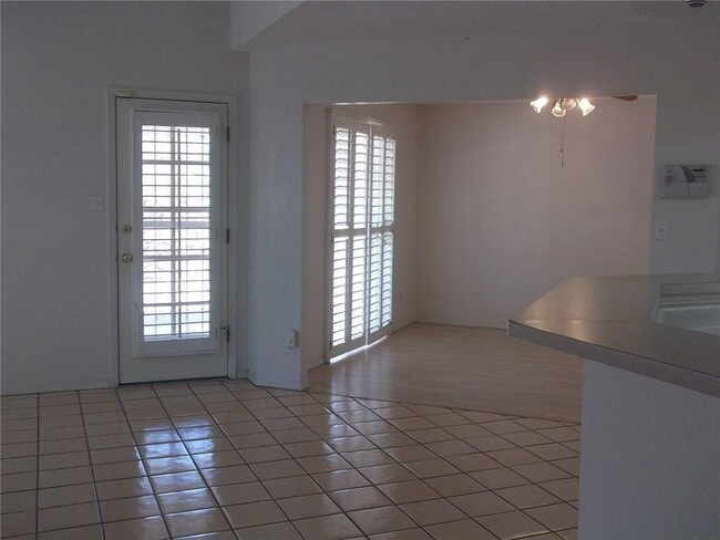 Building Photo - 7680 Dianjou Dr