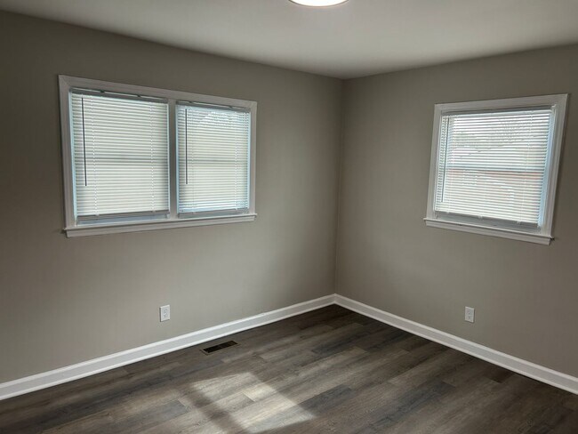 Building Photo - 2326 Waterbury St