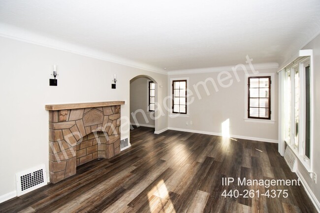 Building Photo - Stunning 3BR 2BA in Cleveland Heights!