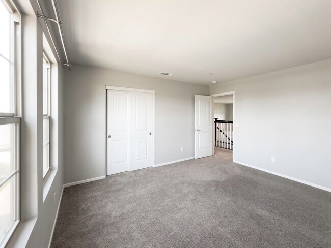 Building Photo - Beautiful 2 Story 5 Bedroom SOLAR Home + L...