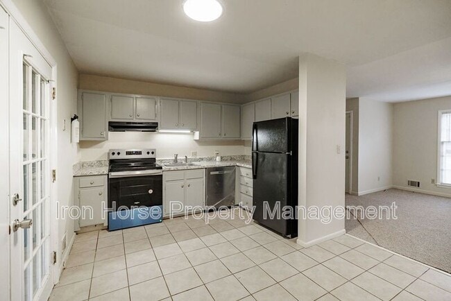 Building Photo - 160 Jockey Club Dr