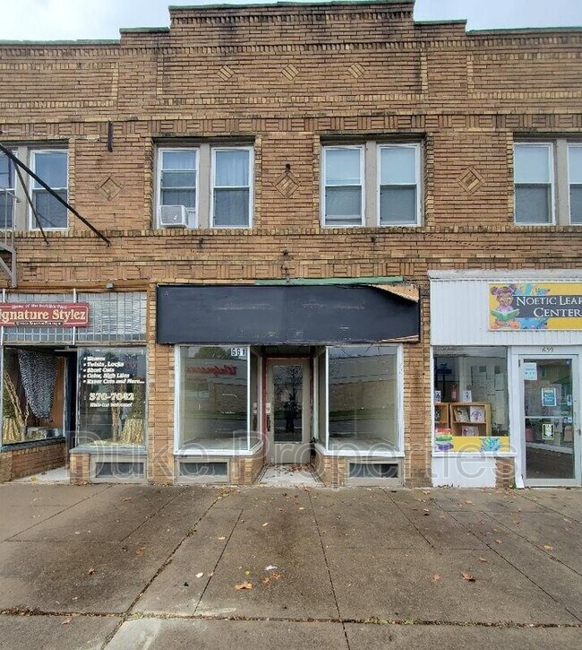 Building Photo - 661 Thurston Rd