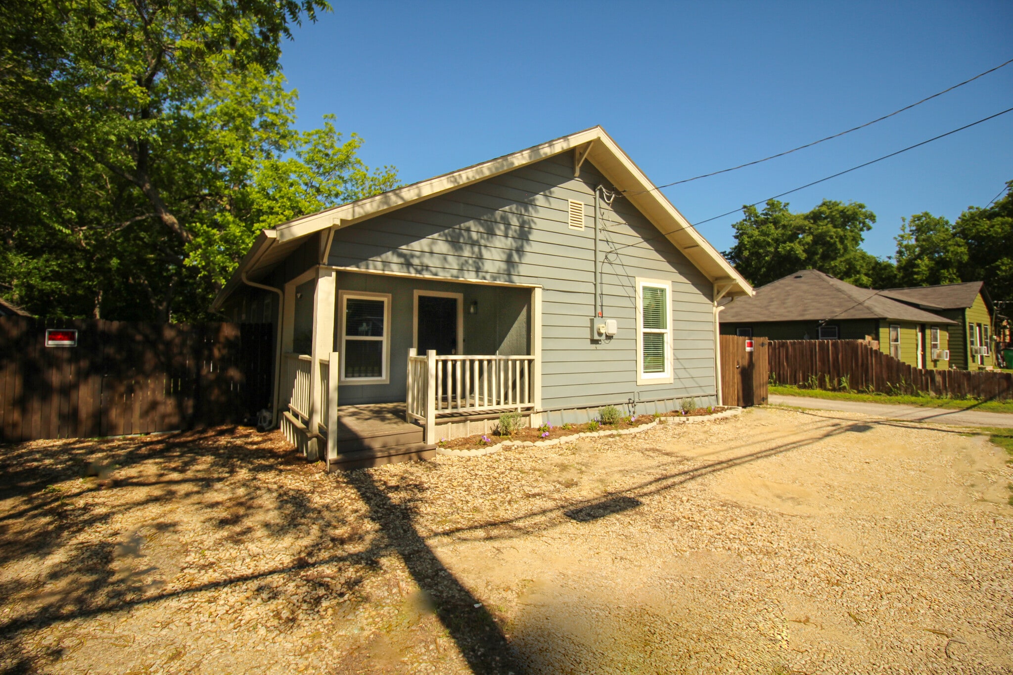 Building Photo - 633 N Morris St