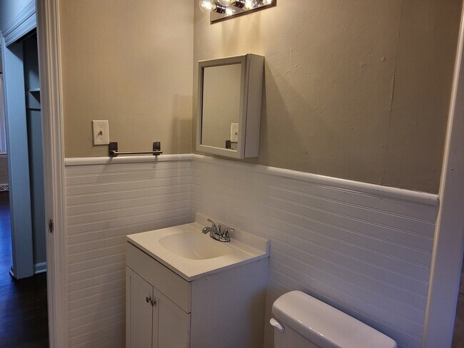 Building Photo - 400 E Talleyrand Ave