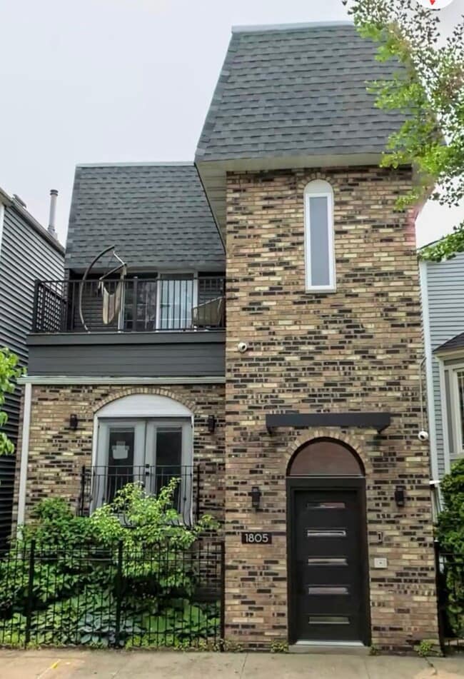Building Photo - 1805 W Cuyler Ave