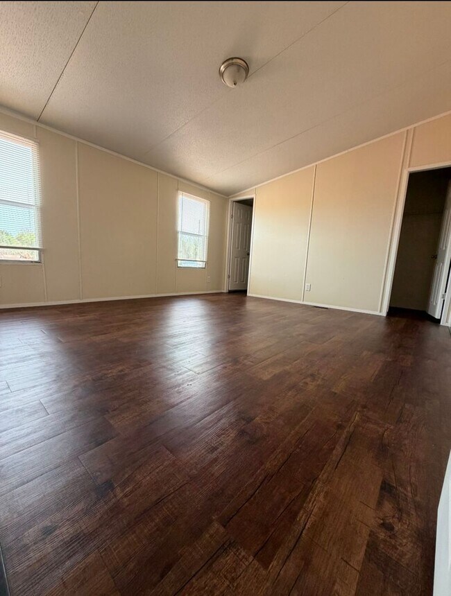 Building Photo - 3br 2ba on 1.5 acres in Blanchard!!