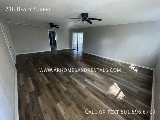 Building Photo - 718 Healy St