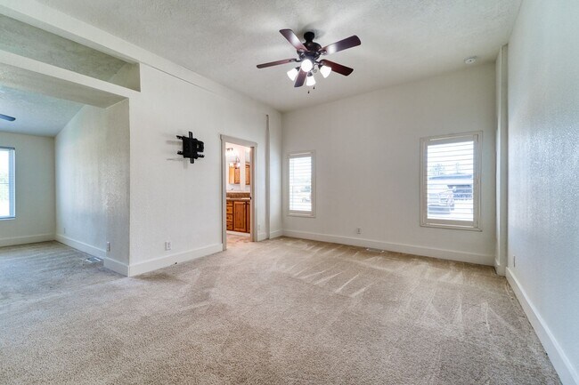 Building Photo - Escape to the Country – Beautiful 3 Bed, 2...