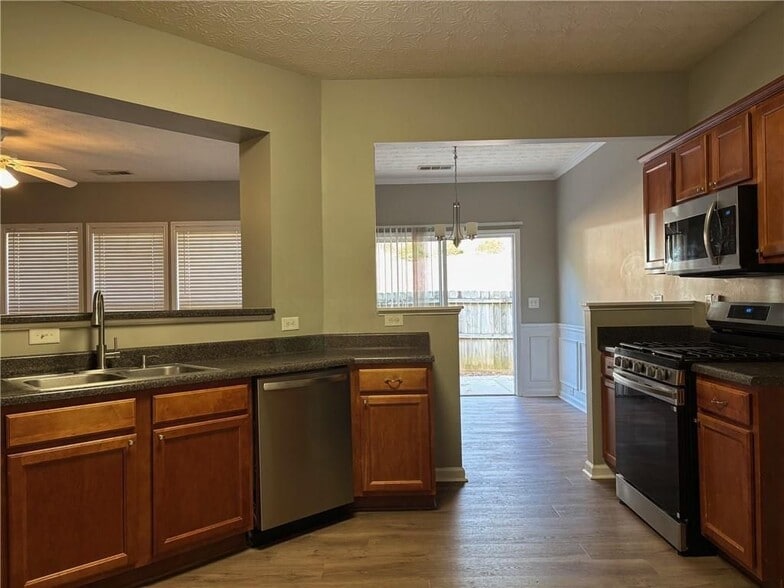 Building Photo - 303 Barberry Pl