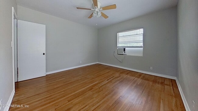 Building Photo - 1305 Lasalle St