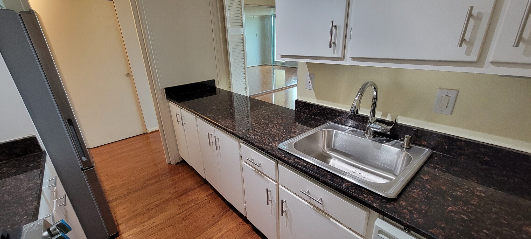 Building Photo - 3883 Turtle Creek Blvd