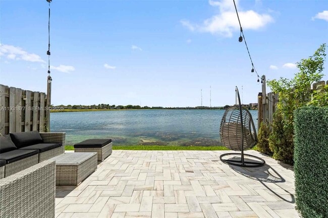 Building Photo - 20544 NE 5th Pl