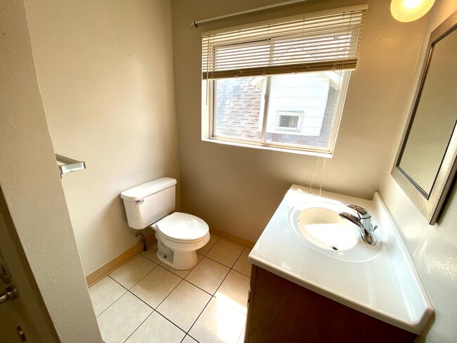 Building Photo - 3 bed/3bath home near NDSU