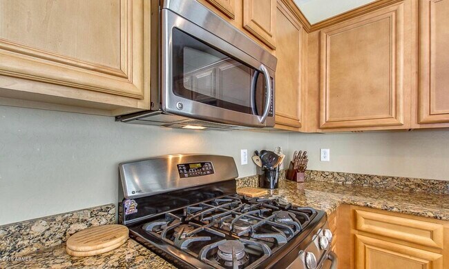 Building Photo - 14582 W Port Royale Ln