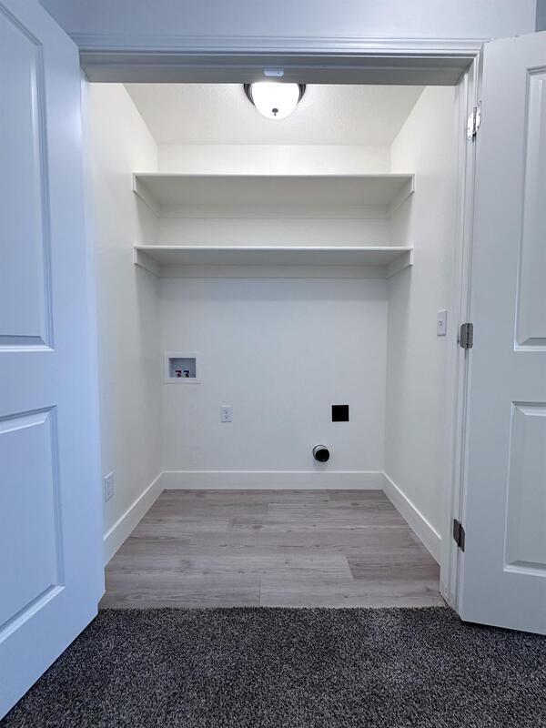 Building Photo - 225 950 E