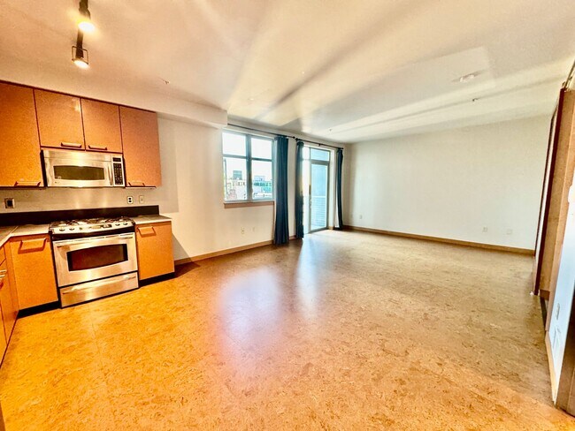Building Photo - 1414 12th Ave