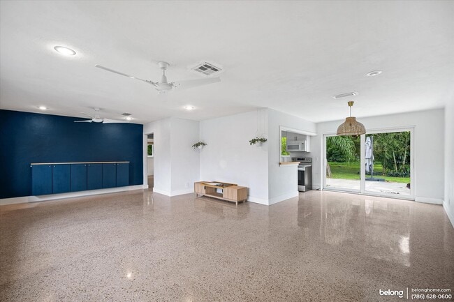 Building Photo - 2271 SW 38th Ave