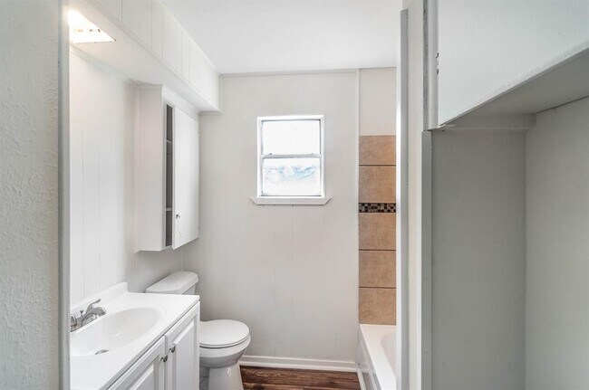 Building Photo - 405 Steeple Ridge Rd