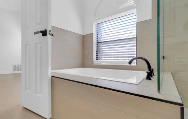 Building Photo - 2622 Liz Ln