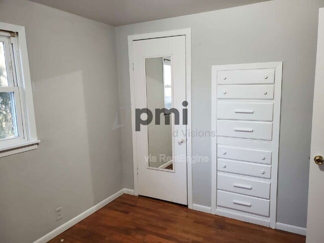 Building Photo - 720 IL-121
