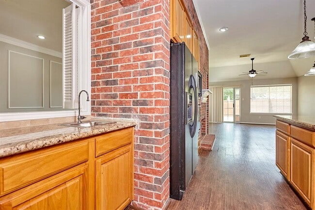 Building Photo - 6734 Wildacre Dr