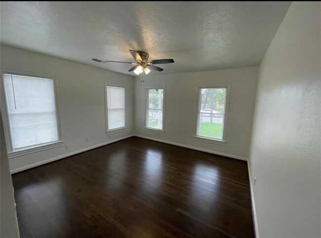 Building Photo - 7139 Linden St
