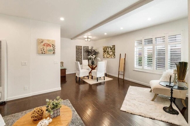 Building Photo - 820 Casanova Ave