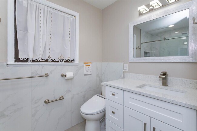 Building Photo - Spacious 4-Bedroom, 3-Bath Rental in Quiet DeBary Cul-de-Sac